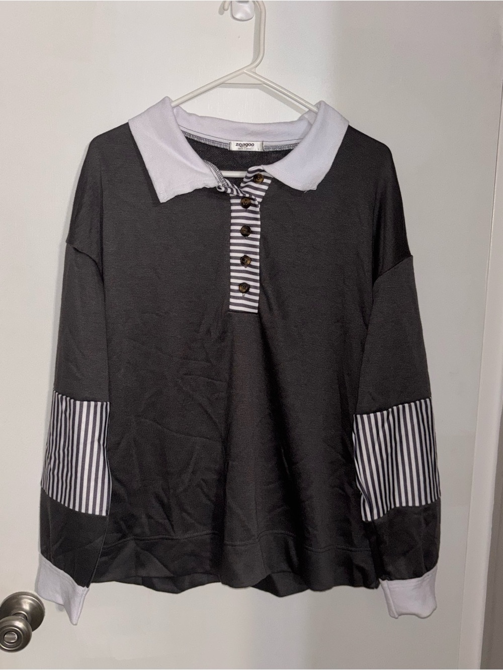 zeagoo Black Long-Sleeve Polo Top with White Collar & Striped Accents